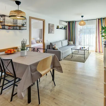 Apartament Pau Casals, 2 Min Walk From The Sea & Sea View Lloret de Mar Exterior photo
