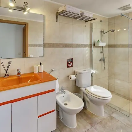 Apartament Pau Casals, 2 Min Walk From The Sea & Sea View Lloret de Mar Exterior photo