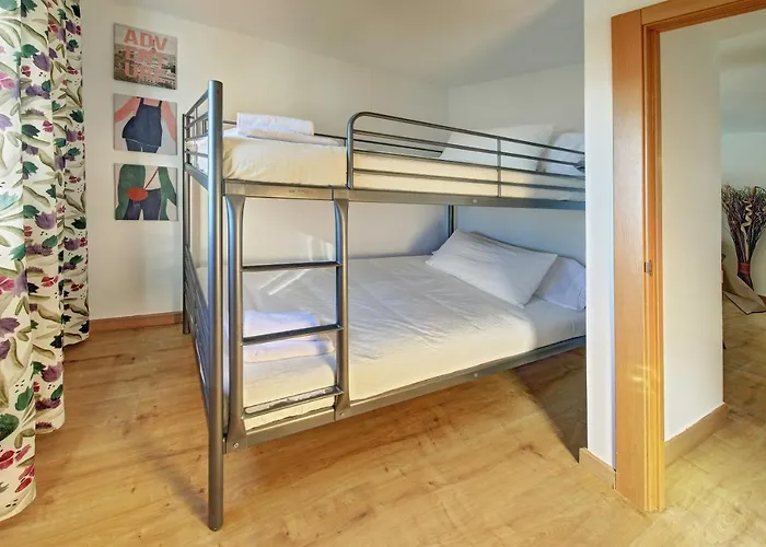 Apartament Pau Casals, 2 Min Walk From The Sea & Sea View