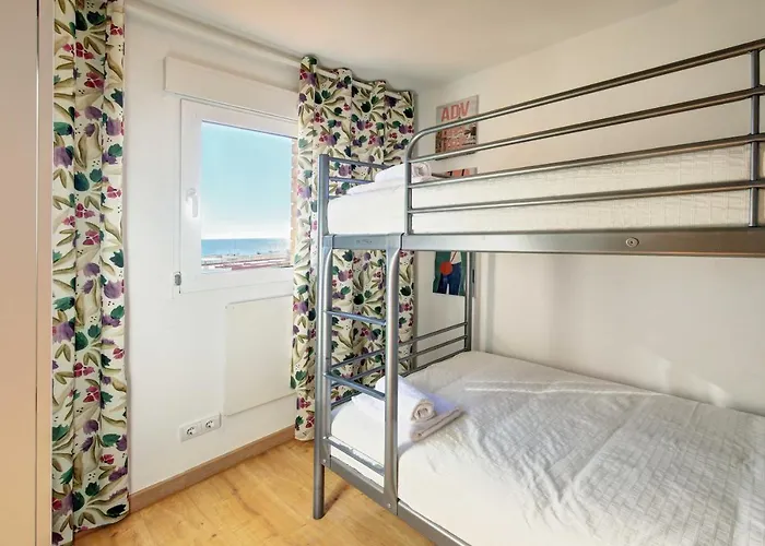 Apartament Pau Casals, 2 Min Walk From The Sea & Sea View