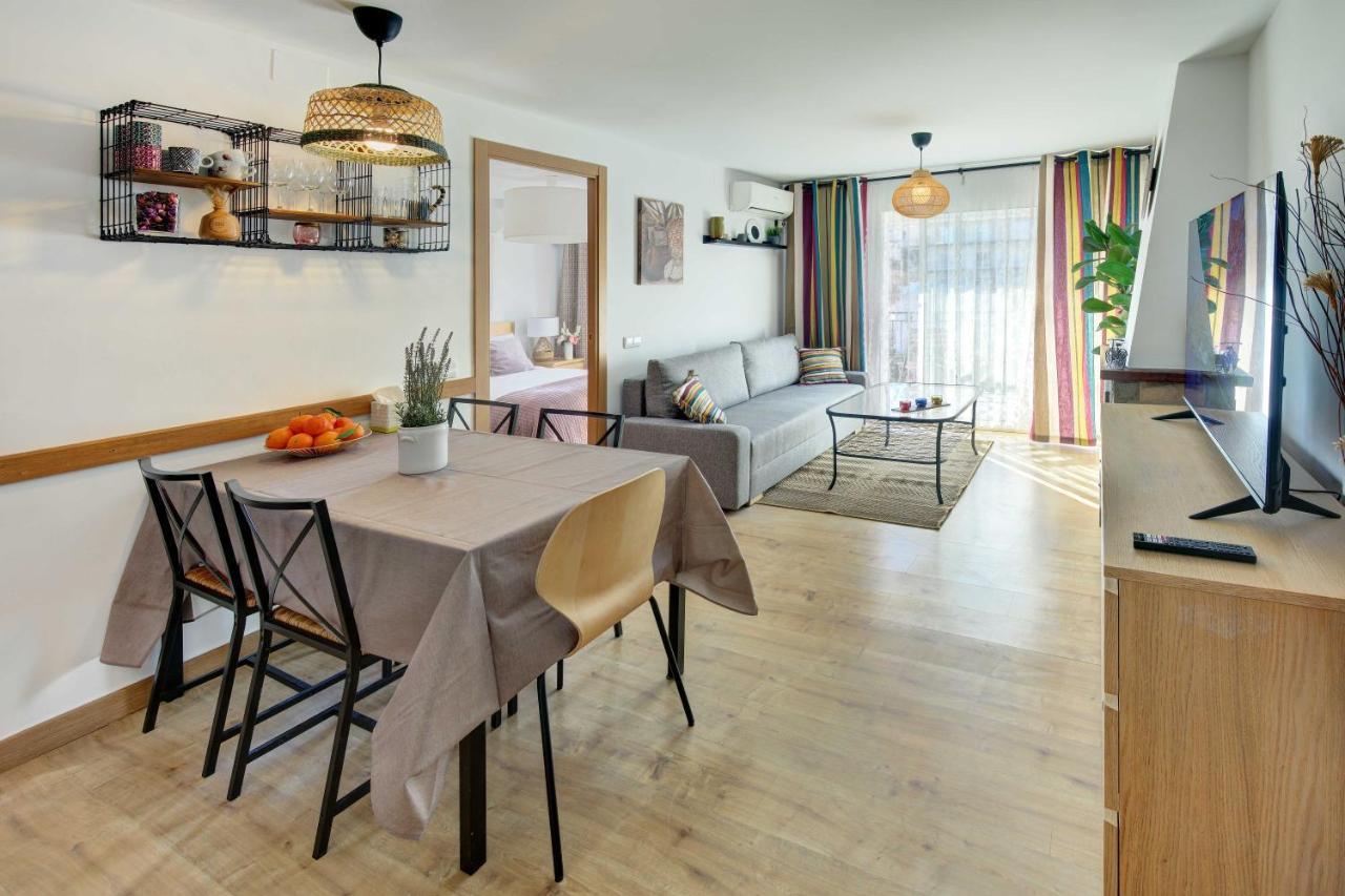 Pau Casals, 2 Min Walk From The Sea & Sea View Apartment Lloret de Mar
