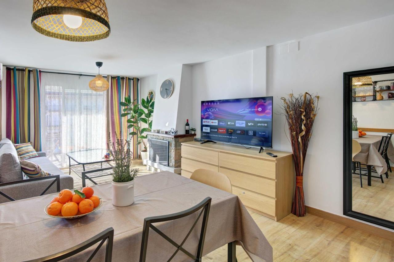 Apartment Pau Casals, 2 Min Walk From The Sea & Sea View *